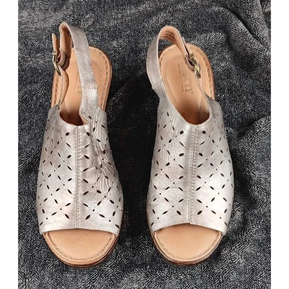 Born F59410 Silver Leather Slingback Wedge Sandals Laser Cut Floral Women's 7.5M - Picture 3 of 9